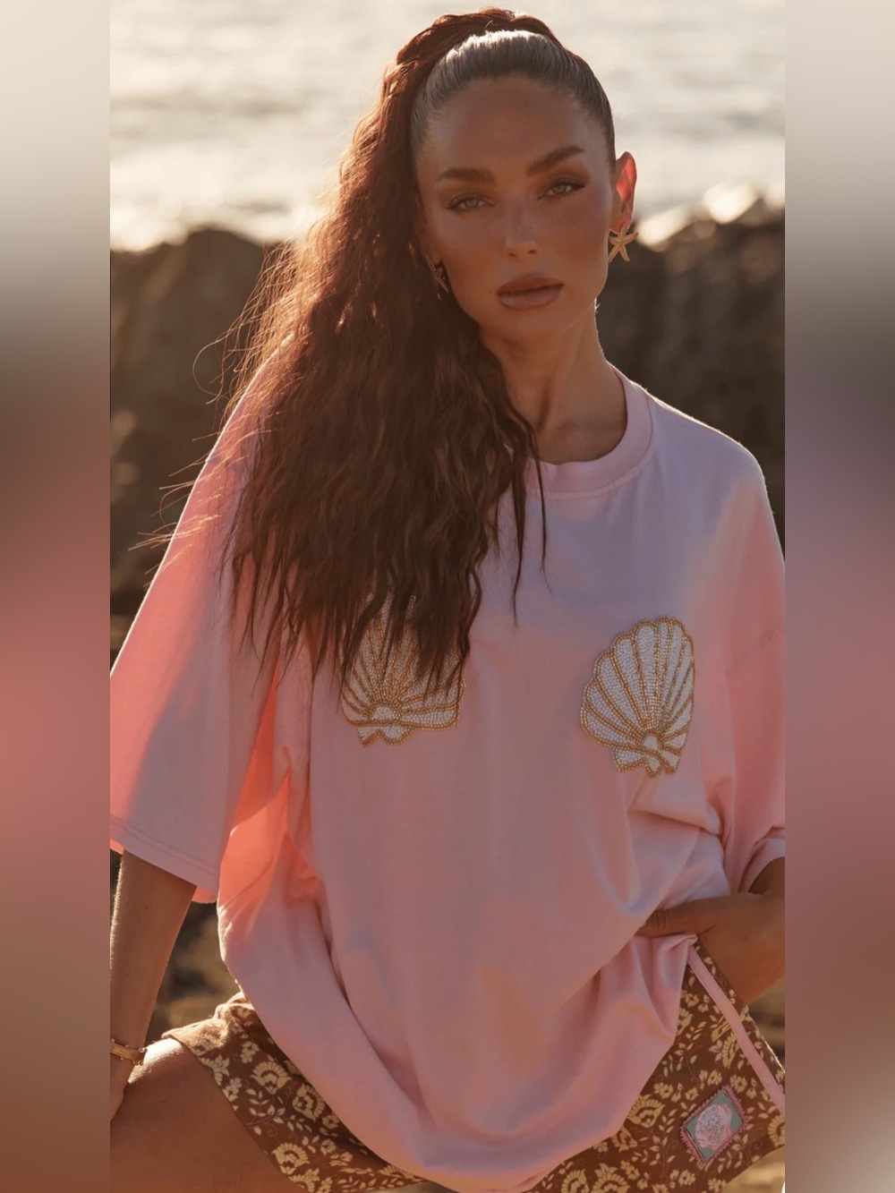 THE VERY OVERSIZED SHELL TITTY TEE - LIGHT PINK